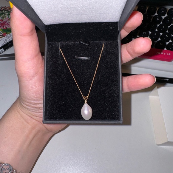 Beautiful freshwater baroque pearl pendant with diamond accent - Picture 3 of 4